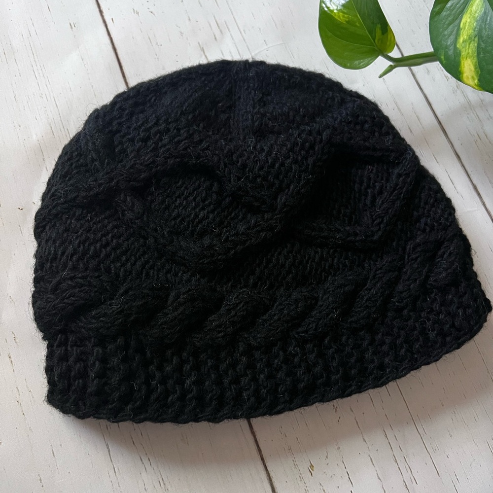 Chunky knit woolen beanie Black
